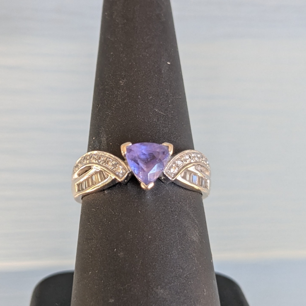 18 Kt White Gold Tanzanite Diamond Ring